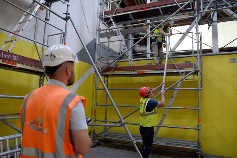 Vous utilisez des échafaudages fixes ou roulants et vous souhaitez vous former ou former du personnel ?